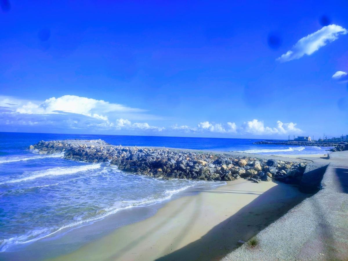 Niros Beachfront Aparthotel Kokkini Hani Kültér fotó