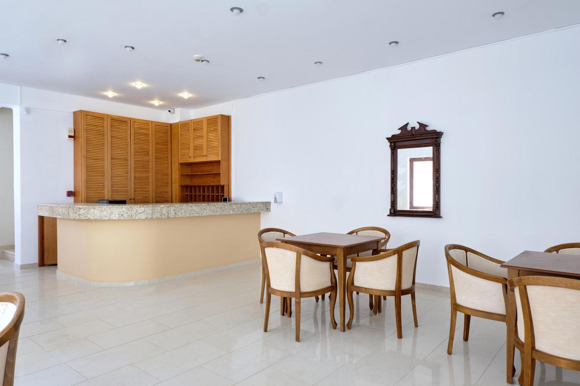 Niros Beachfront Aparthotel Kokkini Hani Kültér fotó