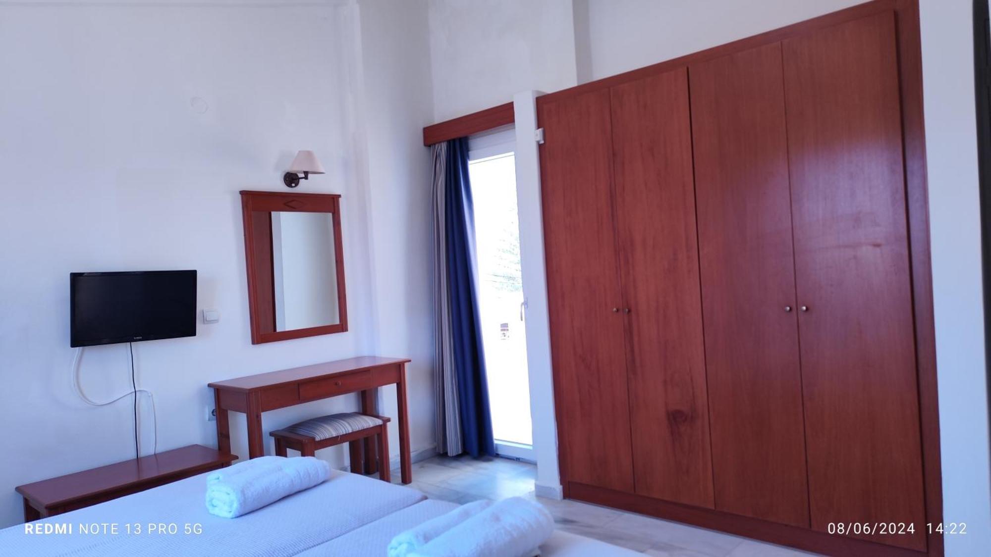 Niros Beachfront Aparthotel Kokkini Hani Kültér fotó