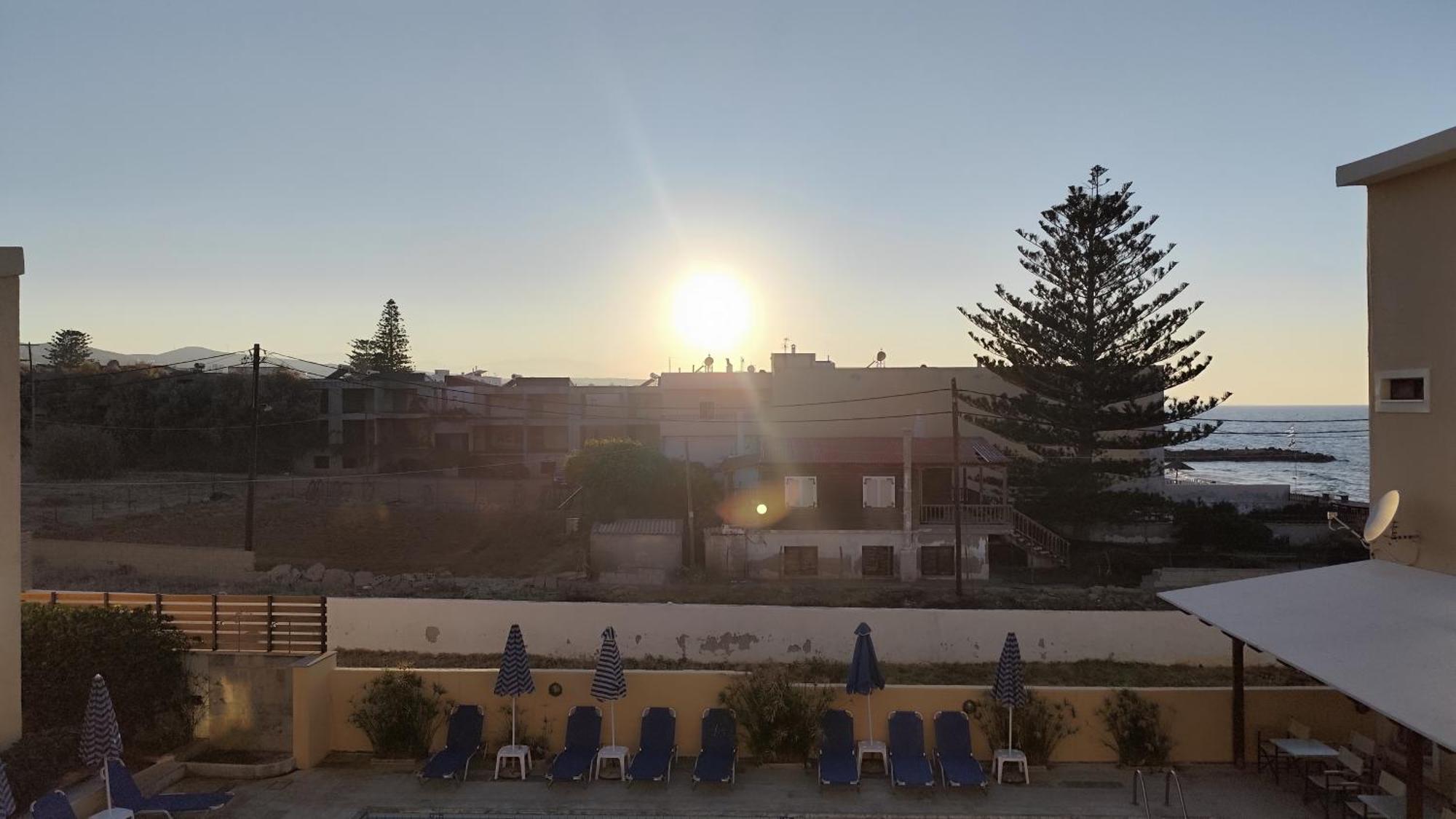 Niros Beachfront Aparthotel Kokkini Hani Kültér fotó