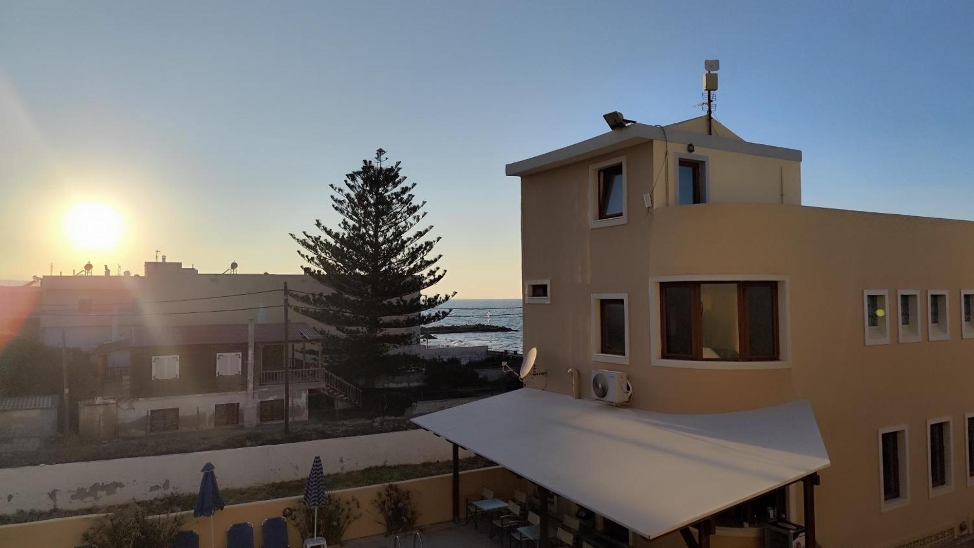 Niros Beachfront Aparthotel Kokkini Hani Kültér fotó